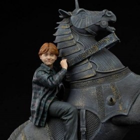 Ron Weasley at the Wizard Chess Harry Potter Deluxe Art 1/10 Scale Statue by Iron Studios